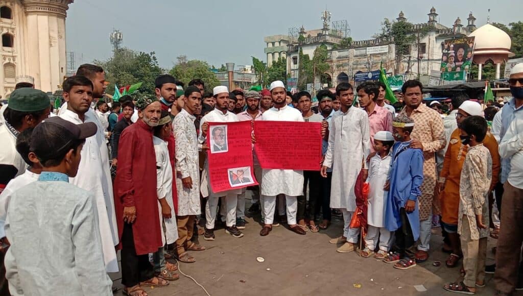 Muslims In Hyderabad Oppose France, Instead of saying Sorry For "Islamic Terror" Killings