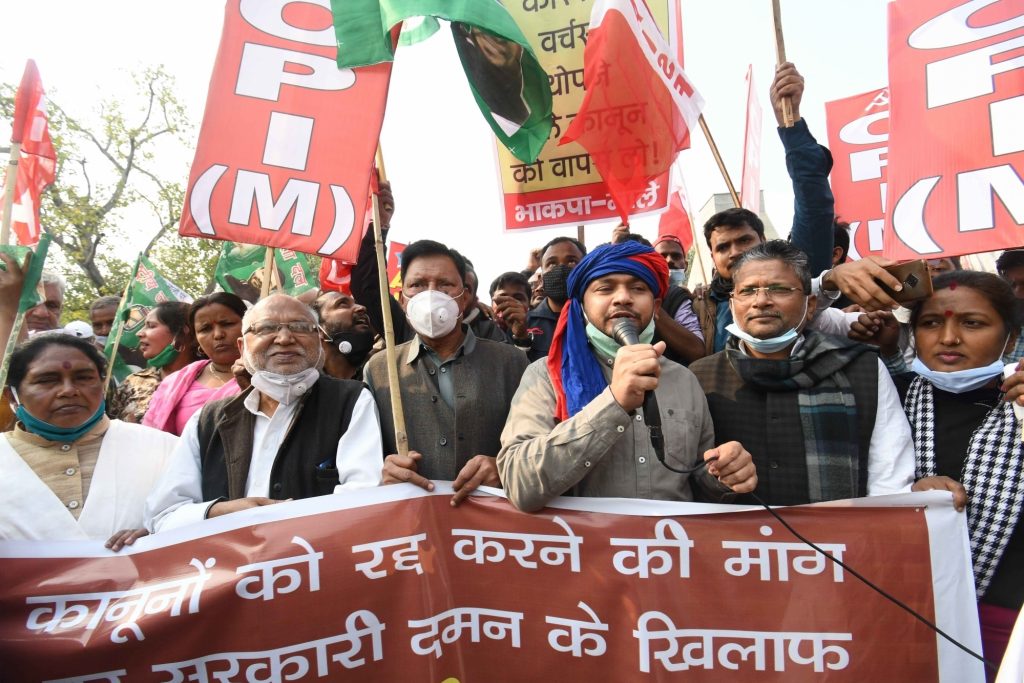 Opposition parties in Bihar burn PM Modi effigy in Farmers support